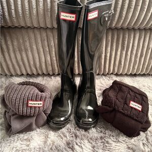 Hunter Black Gloss Tall Rain Boots with Gray and Black Boot Socks